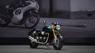 The new Triumph Thruxton Final Edition pays homage to the Cafe Racer style with its ‘Competition Green’ color scheme