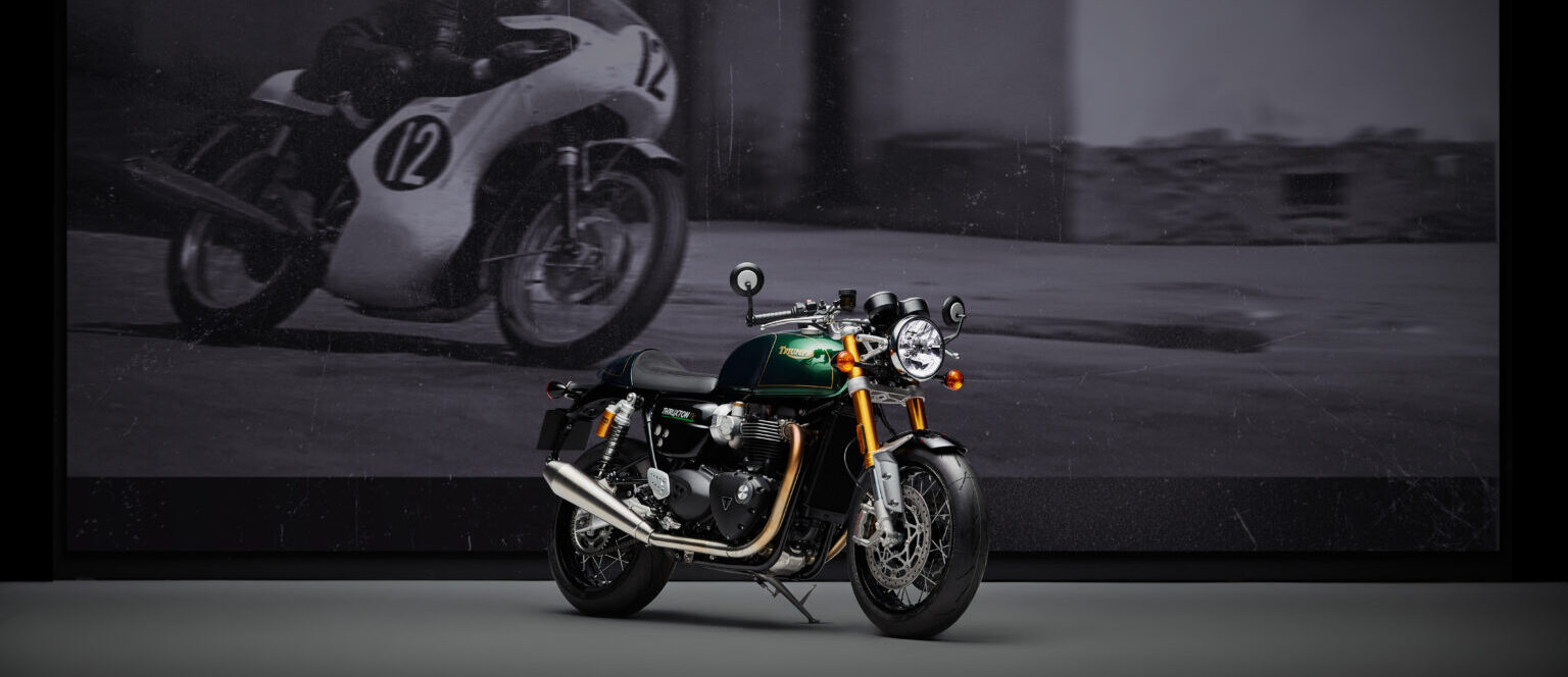 The new Triumph Thruxton Final Edition pays homage to the Cafe Racer style with its ‘Competition Green’ color scheme